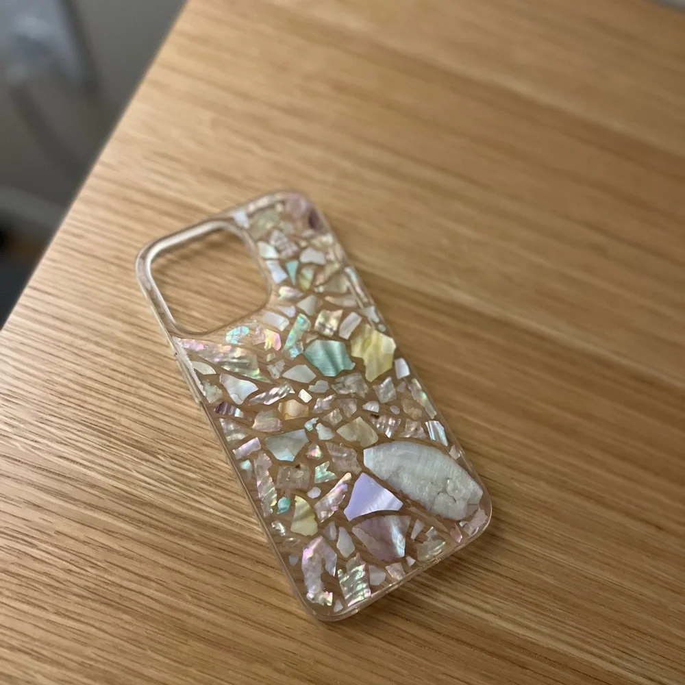 iPhone 13 Pro cover / case iridescent shells / seashells